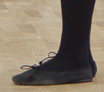 %C3%E4%E5 %EA%F3%EF%E8%F2%FC %EE%E1%F3%E2%FC %E4%EB%FF %F2%E0%ED%F6%E5%E2%3F