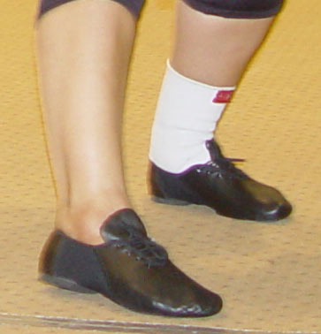 %C3%E4%E5 %EA%F3%EF%E8%F2%FC %EE%E1%F3%E2%FC %E4%EB%FF %F2%E0%ED%F6%E5%E2%3F